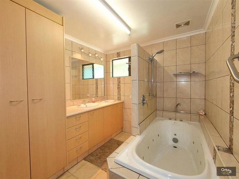 18 Wonderland Avenue, Branyan QLD 4670