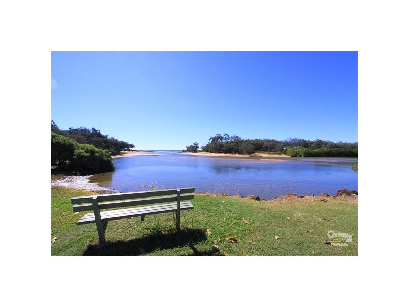 1 Raewood Close, Coral Cove QLD 4670