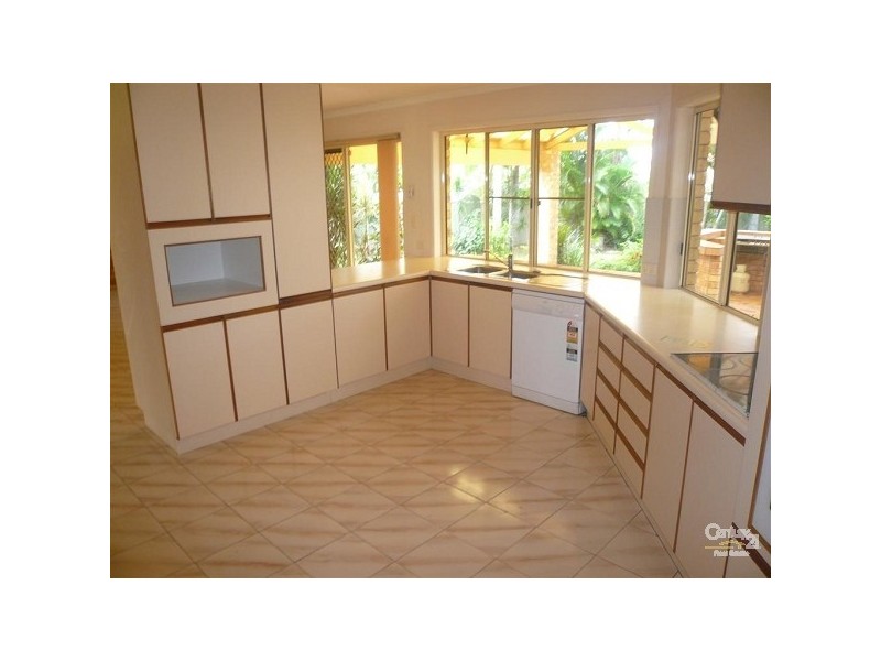 2 St Lucia Crescent, Avoca QLD 4670