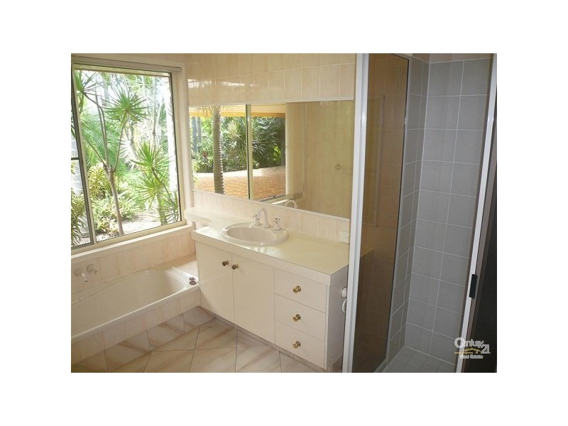 2 St Lucia Crescent, Avoca QLD 4670