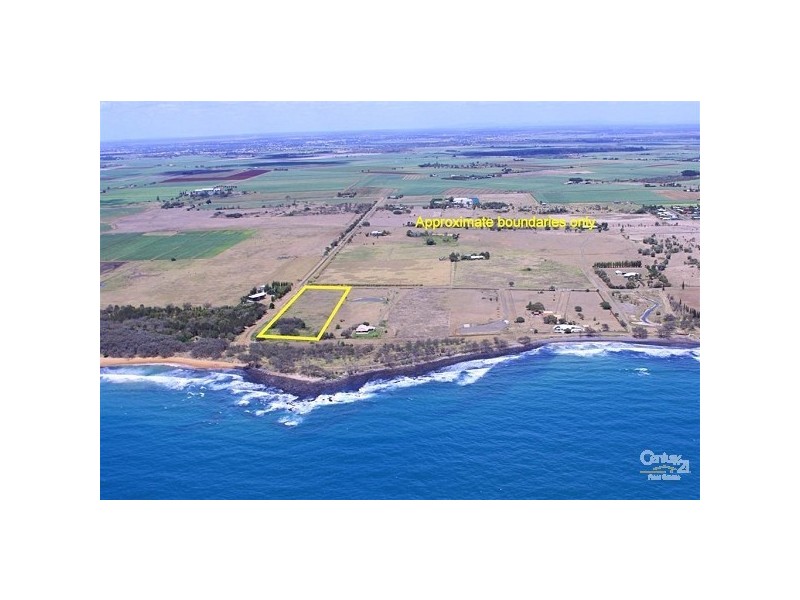 2 Sea Esplanade, Burnett Heads QLD 4670