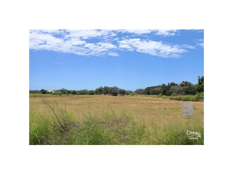 2 Sea Esplanade, Burnett Heads QLD 4670