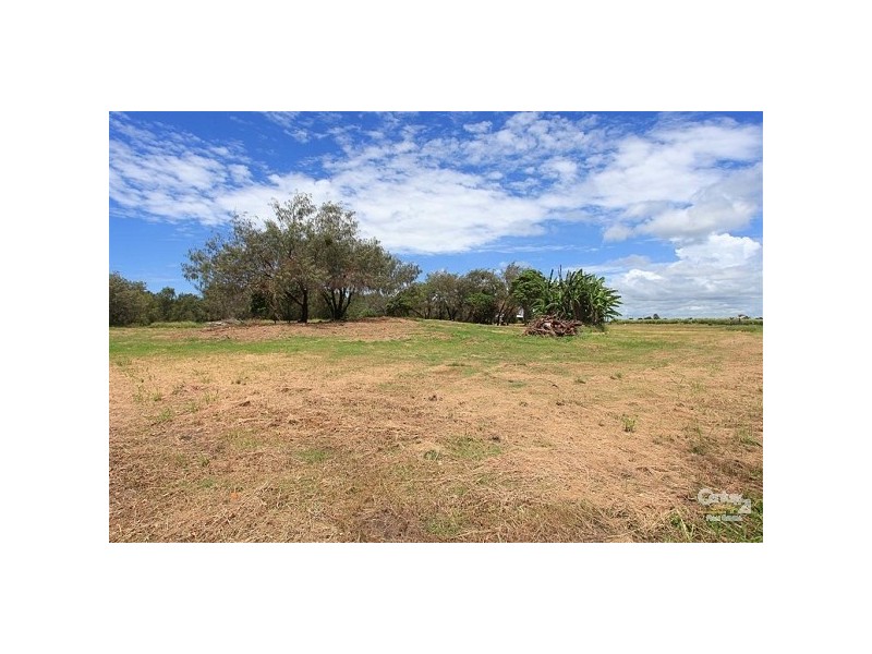 2 Sea Esplanade, Burnett Heads QLD 4670