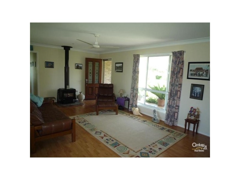 33 Mark Road, Branyan QLD 4670