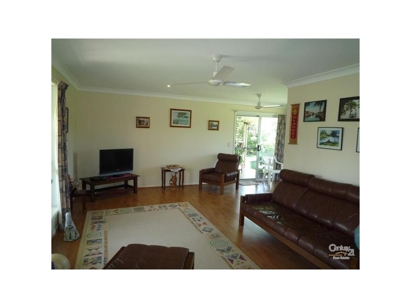 33 Mark Road, Branyan QLD 4670