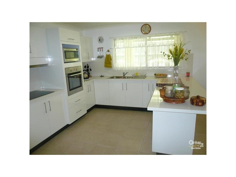 11 Blunder Street, Avondale QLD 4670