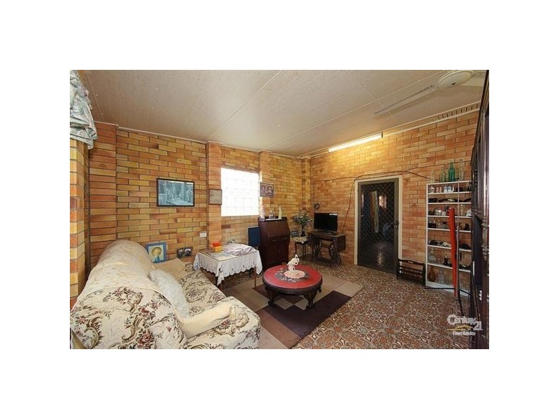 6 Wyllie Street, Thabeban QLD 4670