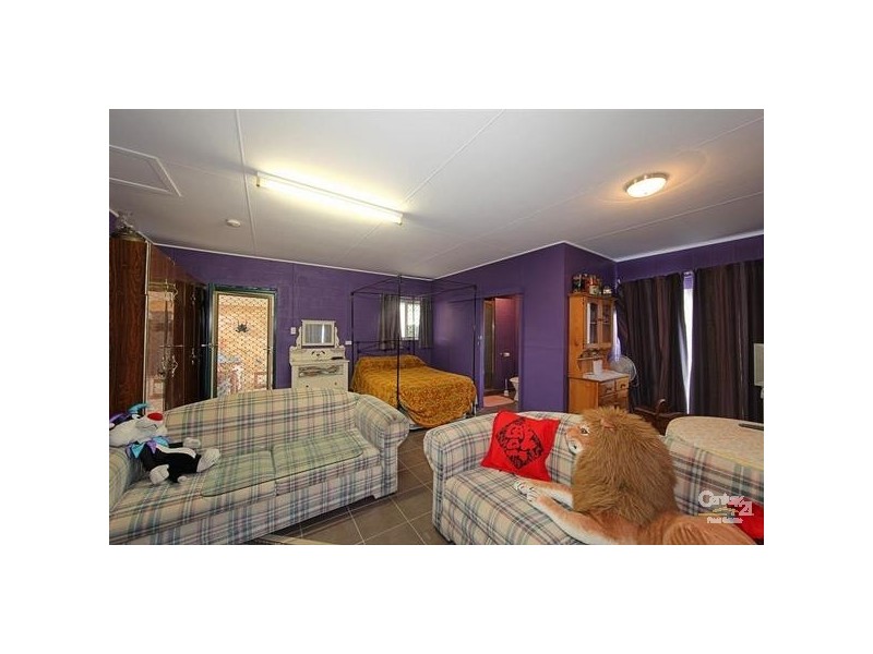 6 Wyllie Street, Thabeban QLD 4670
