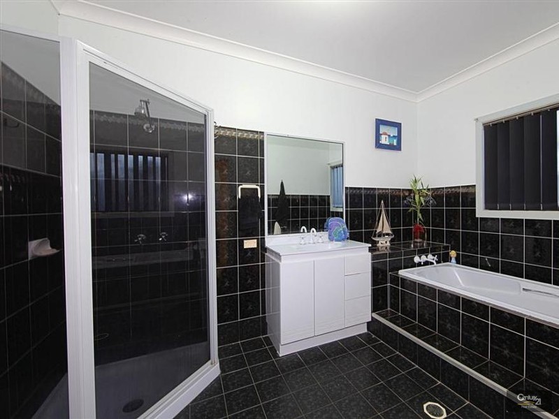 15 Pleasant Drive, Sharon QLD 4670