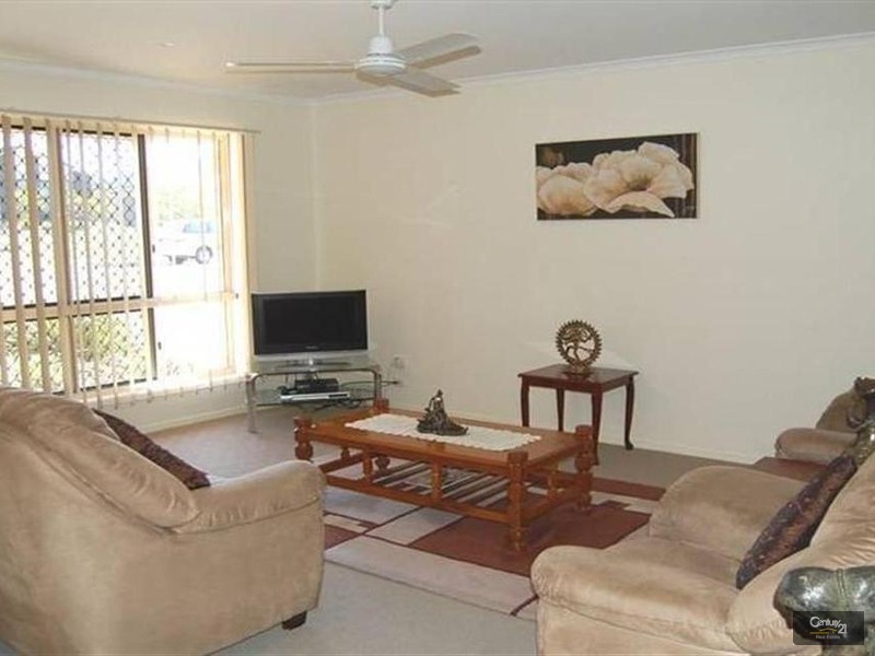 10 Neville Drive, Branyan QLD 4670