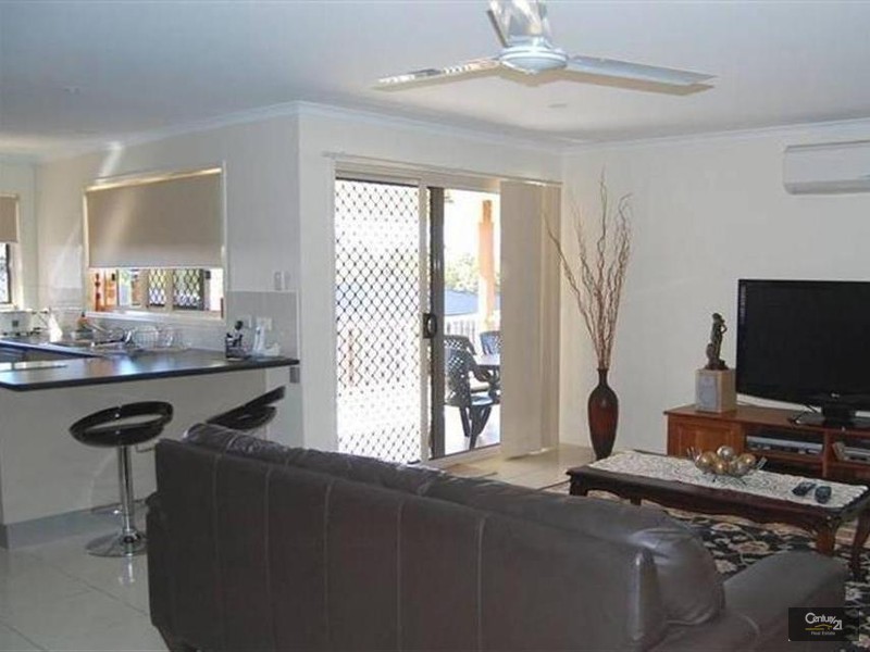 10 Neville Drive, Branyan QLD 4670