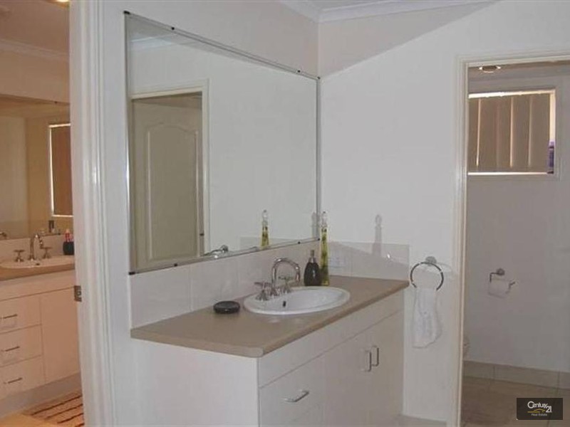 10 Neville Drive, Branyan QLD 4670