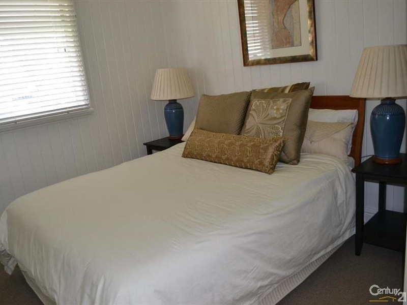 12 John Street, Bundaberg West QLD 4670