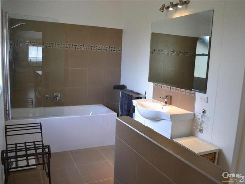 12 John Street, Bundaberg West QLD 4670