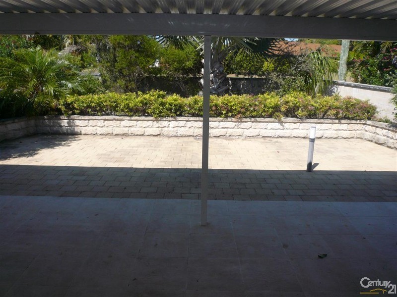 15 The Broadway, Avoca QLD 4670