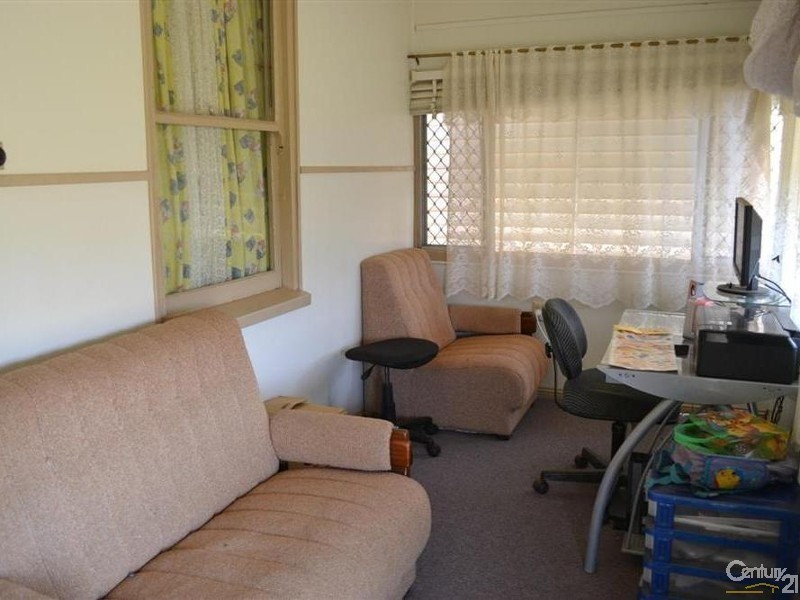 214 Elliott Heads Road, Avenell Heights QLD 4670