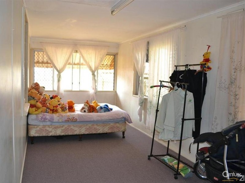 214 Elliott Heads Road, Avenell Heights QLD 4670