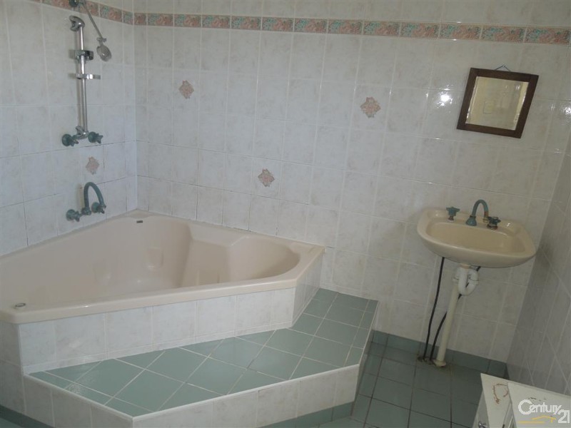 35 Skyring Street, Bundaberg East QLD 4670