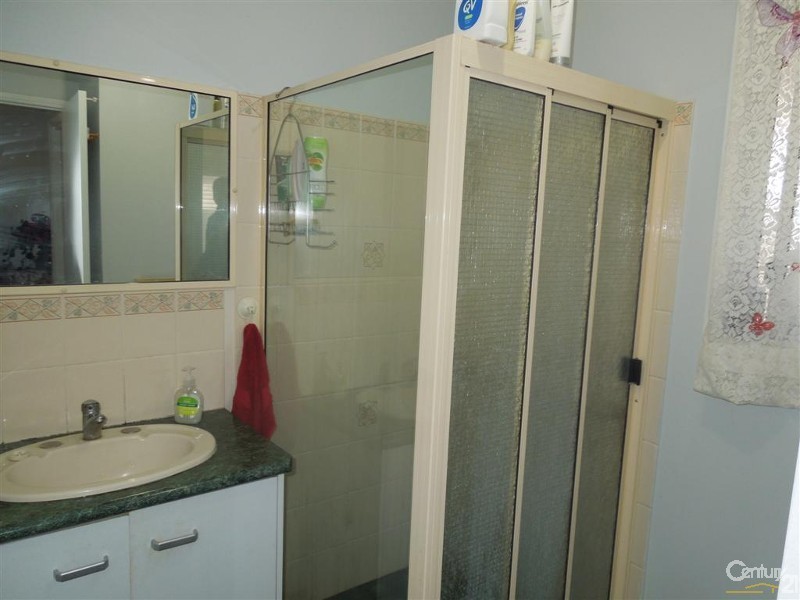 4 Park Royal Drive, Branyan QLD 4670