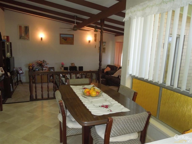 33 Avokahville Avenue, Avoca QLD 4670