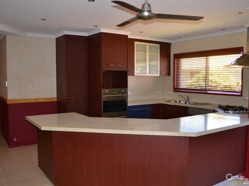 8 Jenalyn Crescent, Avoca QLD 4670