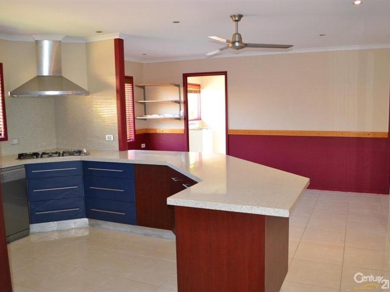 8 Jenalyn Crescent, Avoca QLD 4670