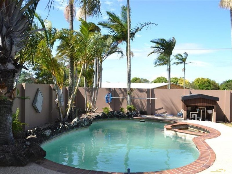 8 Jenalyn Crescent, Avoca QLD 4670