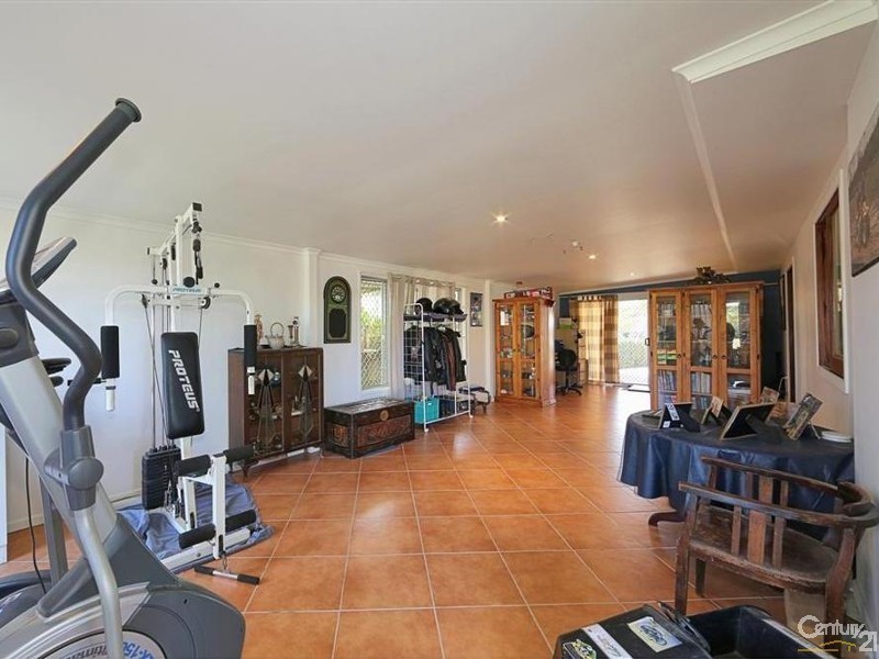 27 Arnold Street, Kepnock QLD 4670