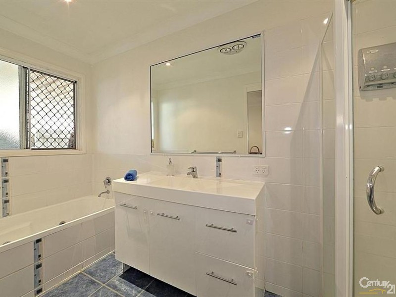 27 Arnold Street, Kepnock QLD 4670