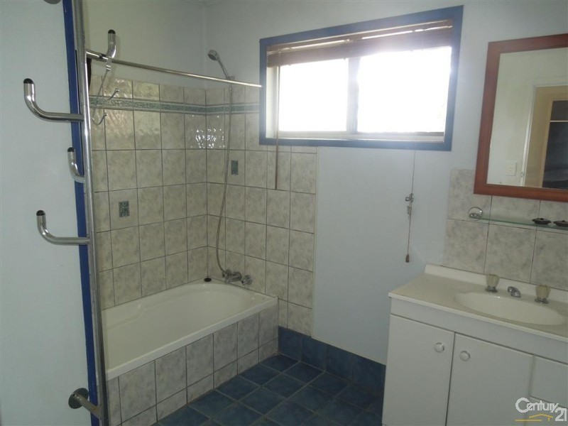 10 Polo Place, Branyan QLD 4670