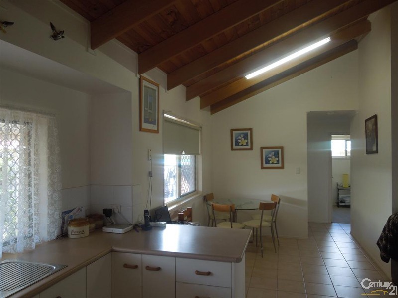 4/23 Thabeban Street, Avenell Heights QLD 4670