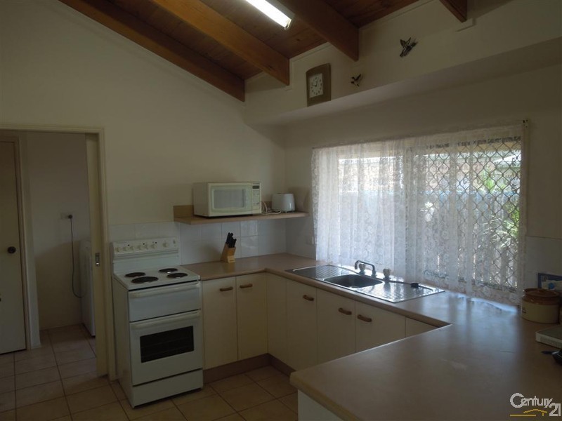 4/23 Thabeban Street, Avenell Heights QLD 4670