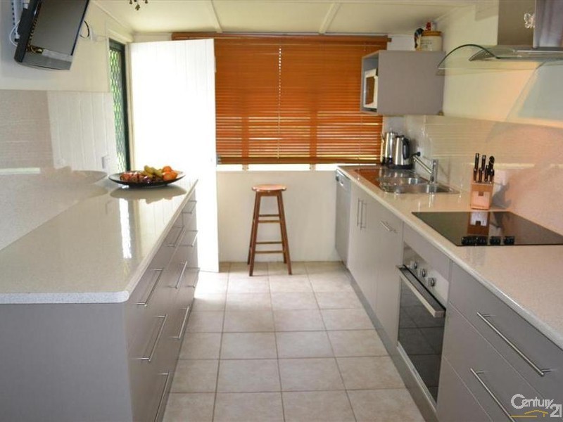 47 Gibsons Road, Burnett Heads QLD 4670