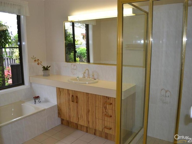 32 St Lucia Crescent, Avoca QLD 4670