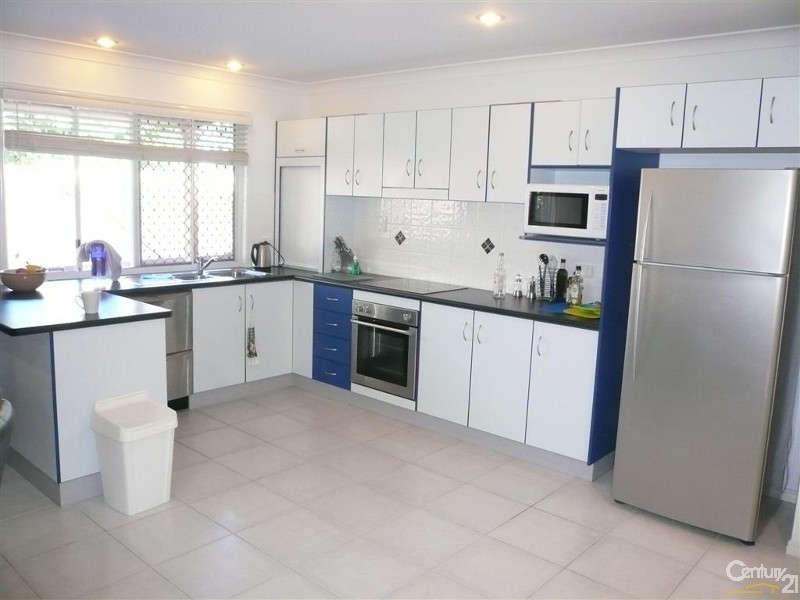 2/3 Maynard Street, Walkervale QLD 4670