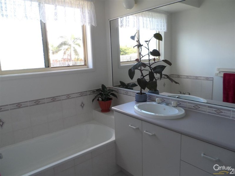 6 Marland Court, Avoca QLD 4670