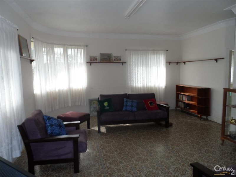 32 Hurst Street, Walkervale QLD 4670