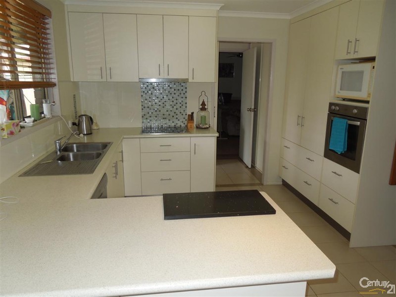 11 Slocomb Street, Avenell Heights QLD 4670