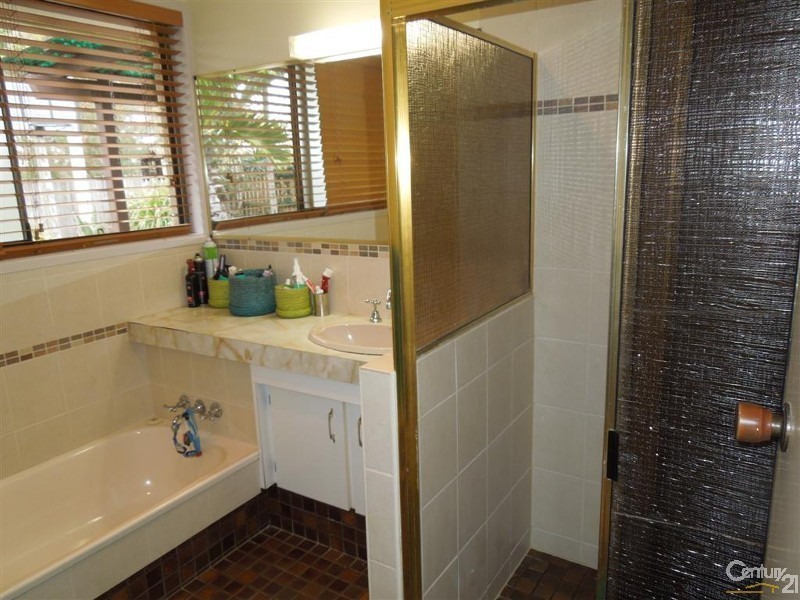 11 Slocomb Street, Avenell Heights QLD 4670