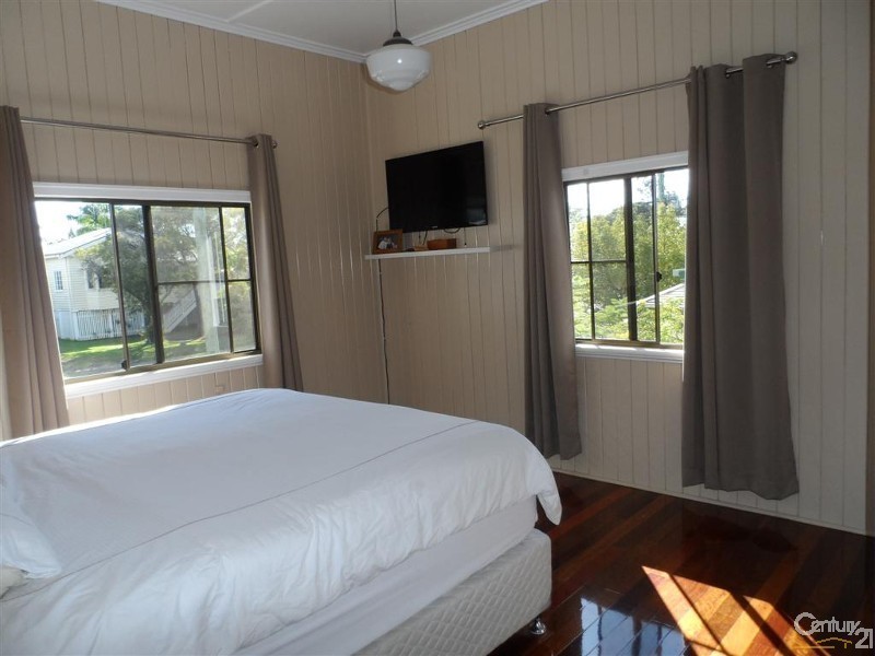 4 Bates Street, Svensson Heights QLD 4670