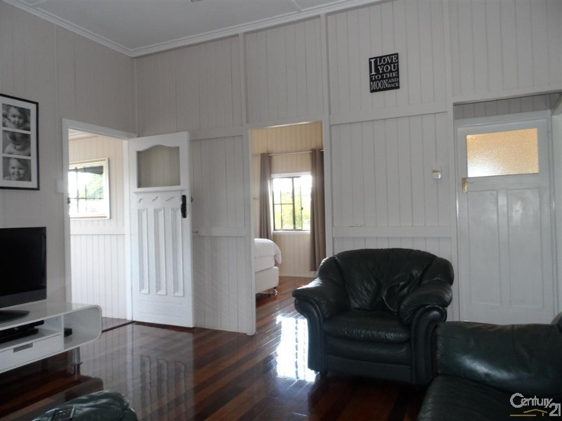 4 Bates Street, Svensson Heights QLD 4670