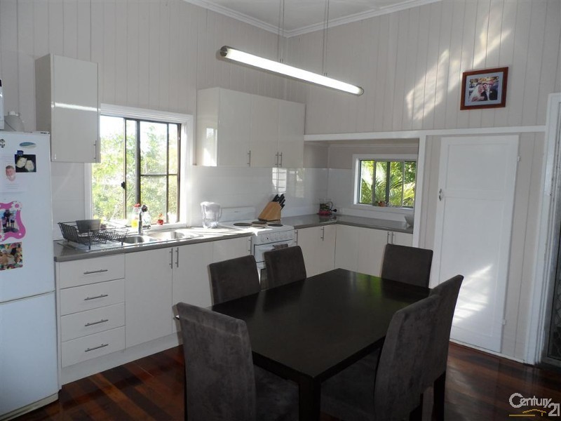 4 Bates Street, Svensson Heights QLD 4670