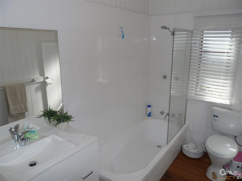 4 Bates Street, Svensson Heights QLD 4670