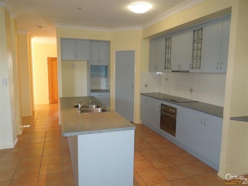 3 Robert John Circuit, Coral Cove QLD 4670