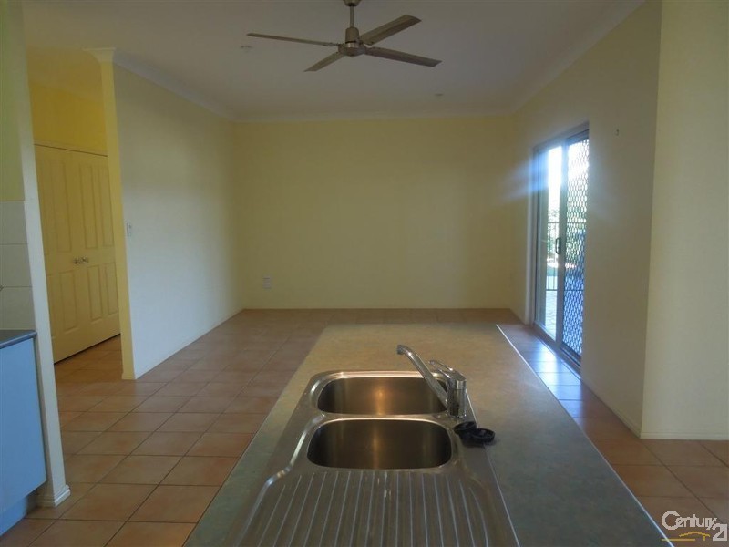 3 Robert John Circuit, Coral Cove QLD 4670