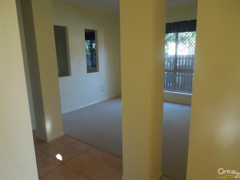 3 Robert John Circuit, Coral Cove QLD 4670