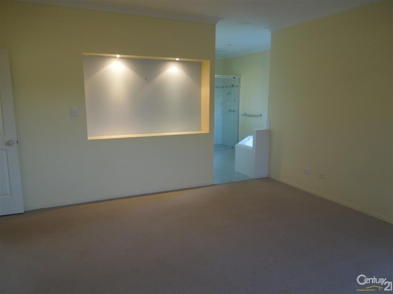 3 Robert John Circuit, Coral Cove QLD 4670