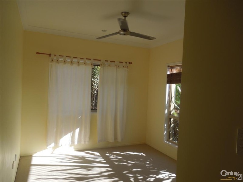 3 Robert John Circuit, Coral Cove QLD 4670