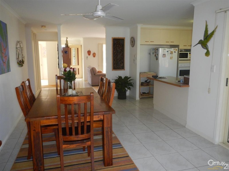 24 Maike Street, Kalkie QLD 4670