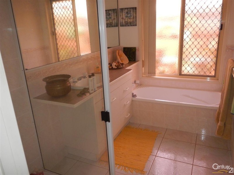 24 Maike Street, Kalkie QLD 4670